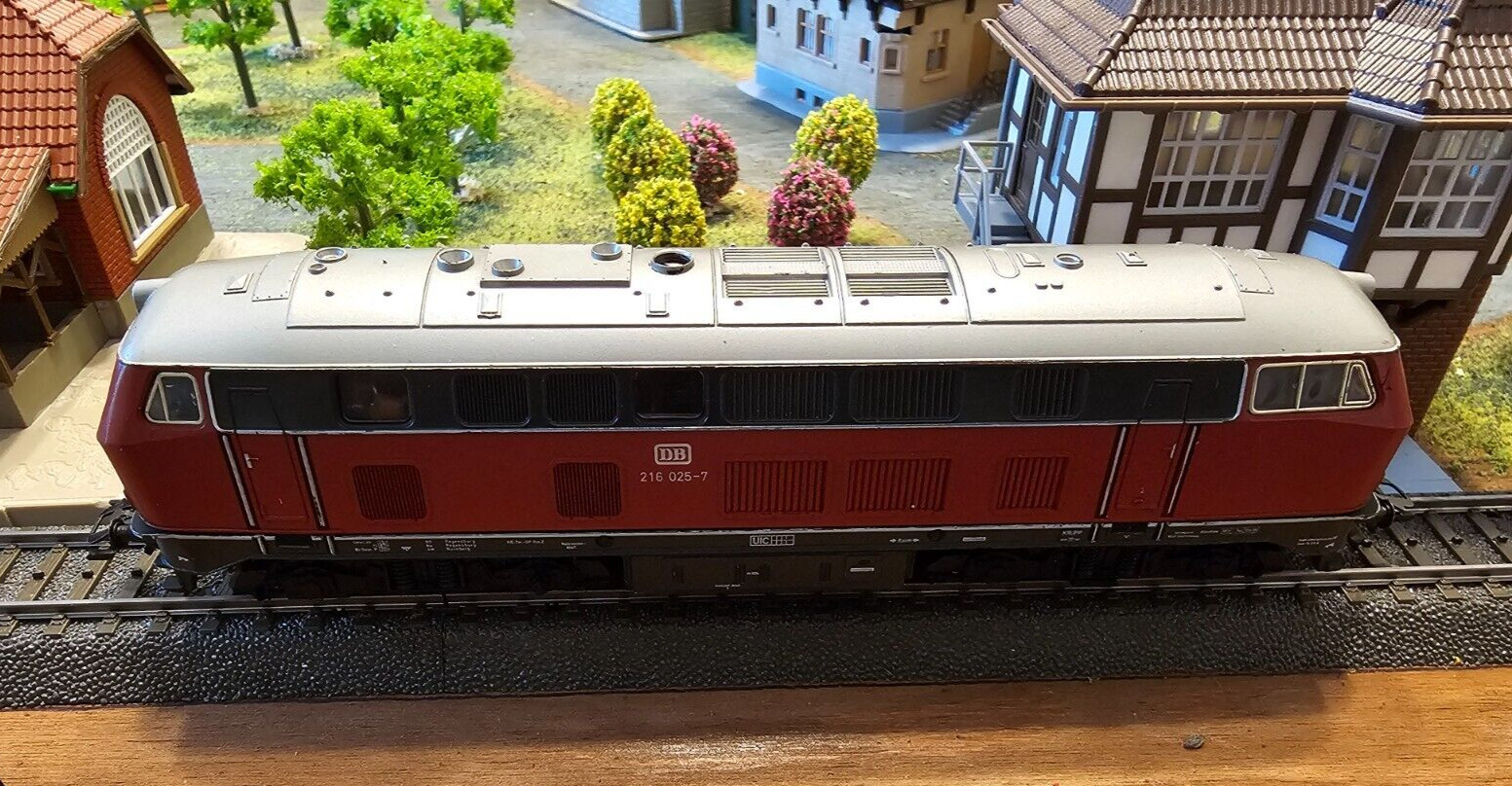 Märklin H0 - 36218 - Diesel locomotive (1) - diesel multi-purpose locomotive BR 216 - DB