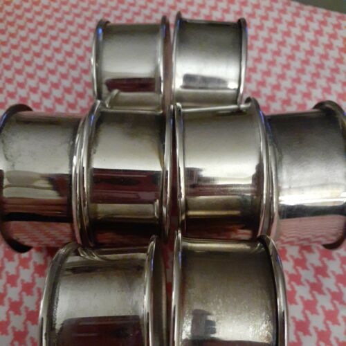 Modern style Lot of 8 Simple Silver tone Napkin Rings they just need polishing! - Picture 1 of 9