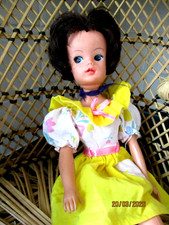 Vintage Pedigree Sindy bambola capelli castano scuro occhi blu ciglia 033055X vestito T1