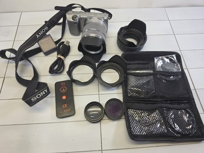 Sony Alpha NEX-5R Mirrorless Camera with SEL1855 Lens Excellent Condition
