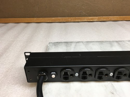 Bande de distribution d'énergie APC AP9563 Basic Rack-Mount PDU 10 prises - Photo 6/7