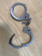 HANDCUFFS 2 KEYS METAL COSTUME MAGIC TRICK NOVELTY PRANK GAG GIFT PARTY TOY