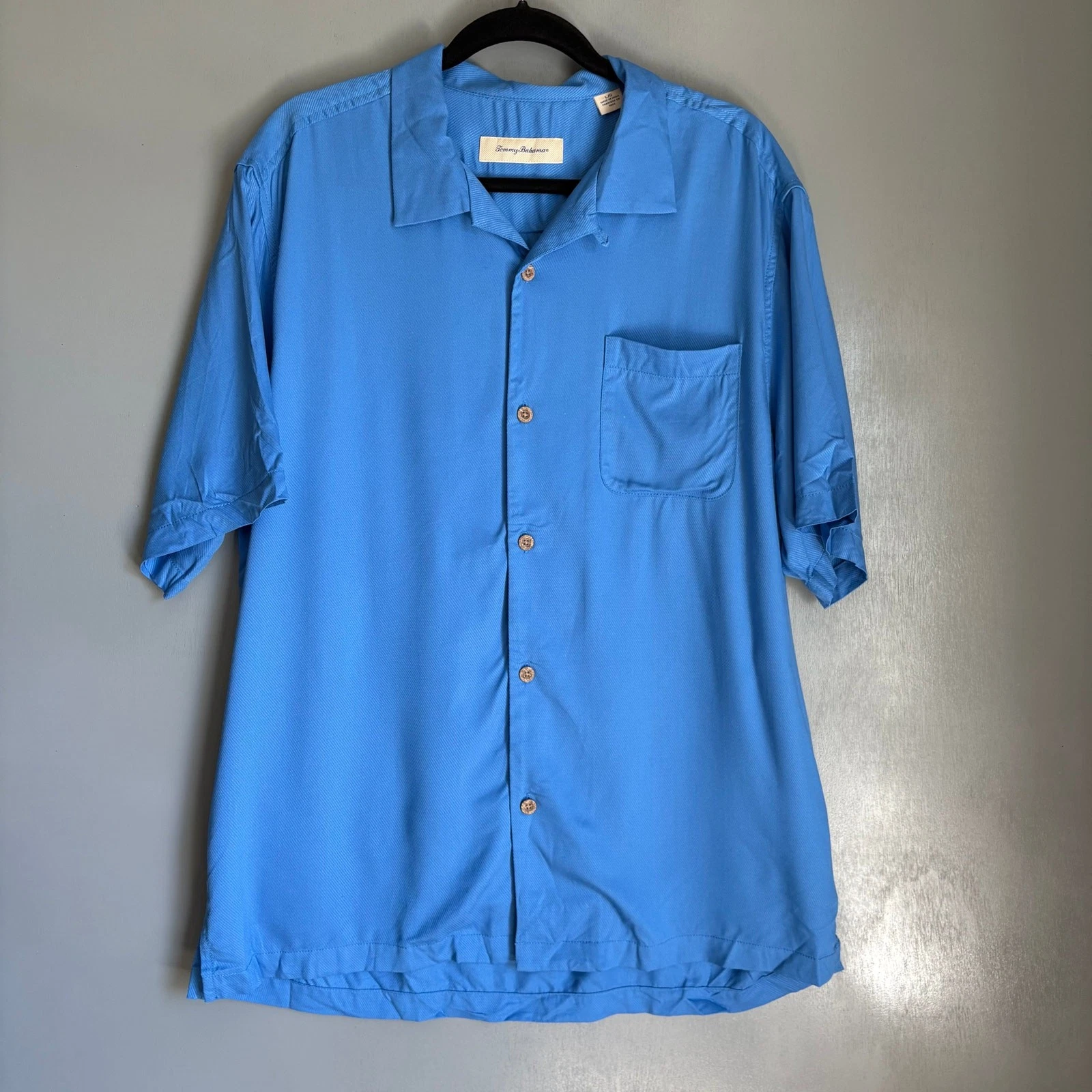 TOMMY BAHAMA Men's L Blue Viscose Button Up Short Sleeve Casual Travel Vacation