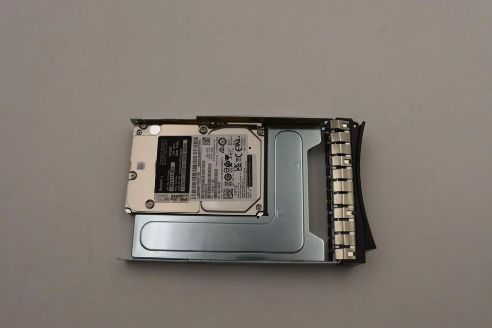 Lenovo 01GV041 900GB 01GV040 System x3650 M5 15K 12Gb/s 3.5" SAS Hard Drive HDD - Image 2 of 4