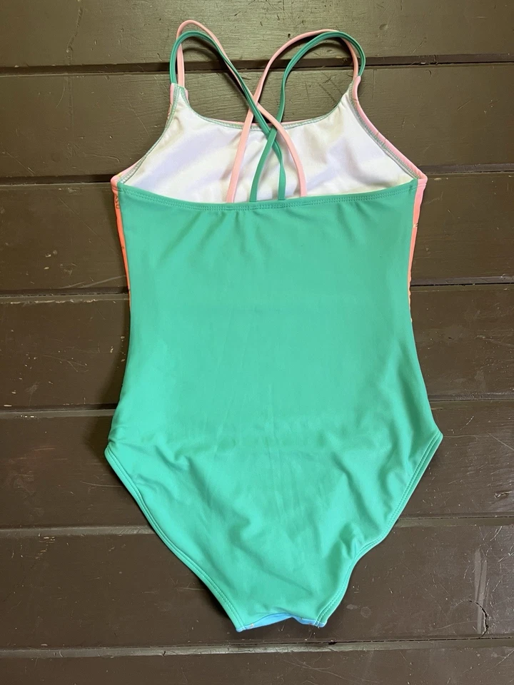 Traje de baño de una pieza Cat & Jack para niñas arco iris ombre Foto 3 de 4