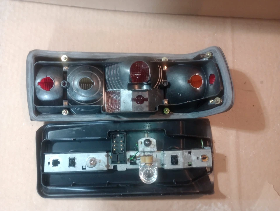 1983 Mercedes Benz380 SEL Rear Tail Lights Pair - Image 4 of 4