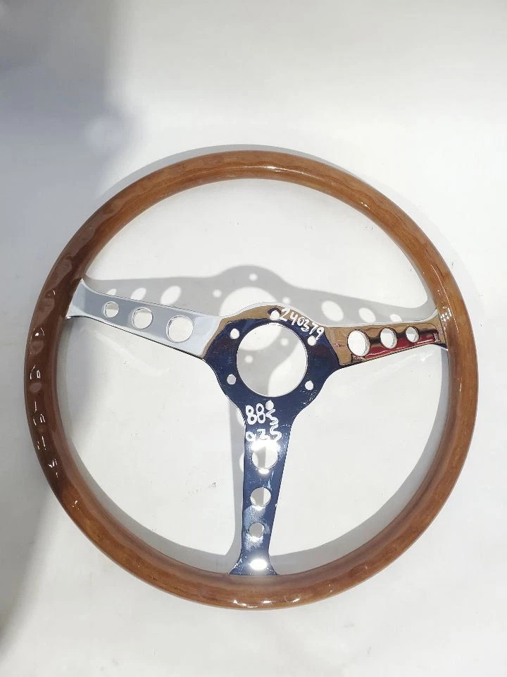 Volante Alfa Romeo Spider Veloce 1988 OEM desgaste menor madera grano Foto 3 de 4