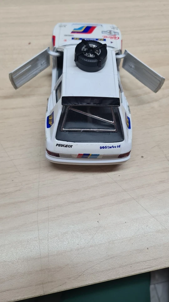 Burago Peugeot 205 Rally 1 :25 - Immagine 4 di 4