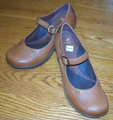 VERY NICE DANSKO SIZE 39/8 NELLY TOAST NAPA MARY JANE SHOES IN ORIGINAL BOX