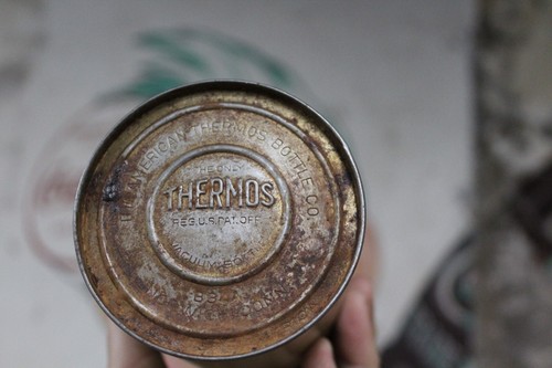 VINTAGE 1920s SAGE GREEN BURGUNDY BLACK METAL THERMOS CORK CUP LID FOR CAMPING - Picture 8 of 24