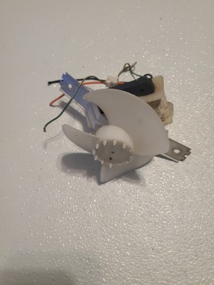 GE ''B Series'' Refrig. Evaporator Fan Motor on Bracket Part # WR60X203 WR2X8216