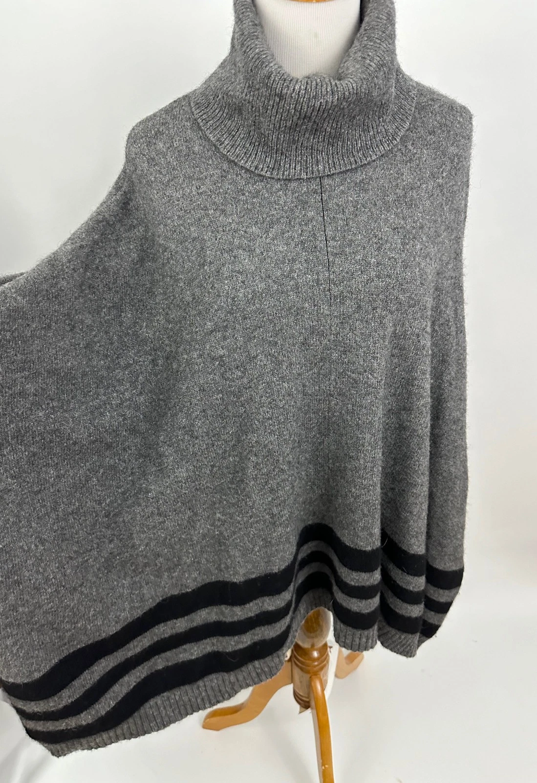 TAHARI gray Turtleneck Poncho Sweater Wool Yak M