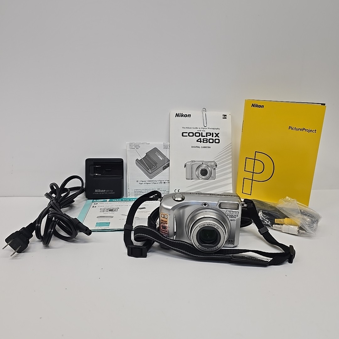 Nikon Coolpix 4800 ED Bundle 8.3x Zoom 4MP Digital Camera Lot