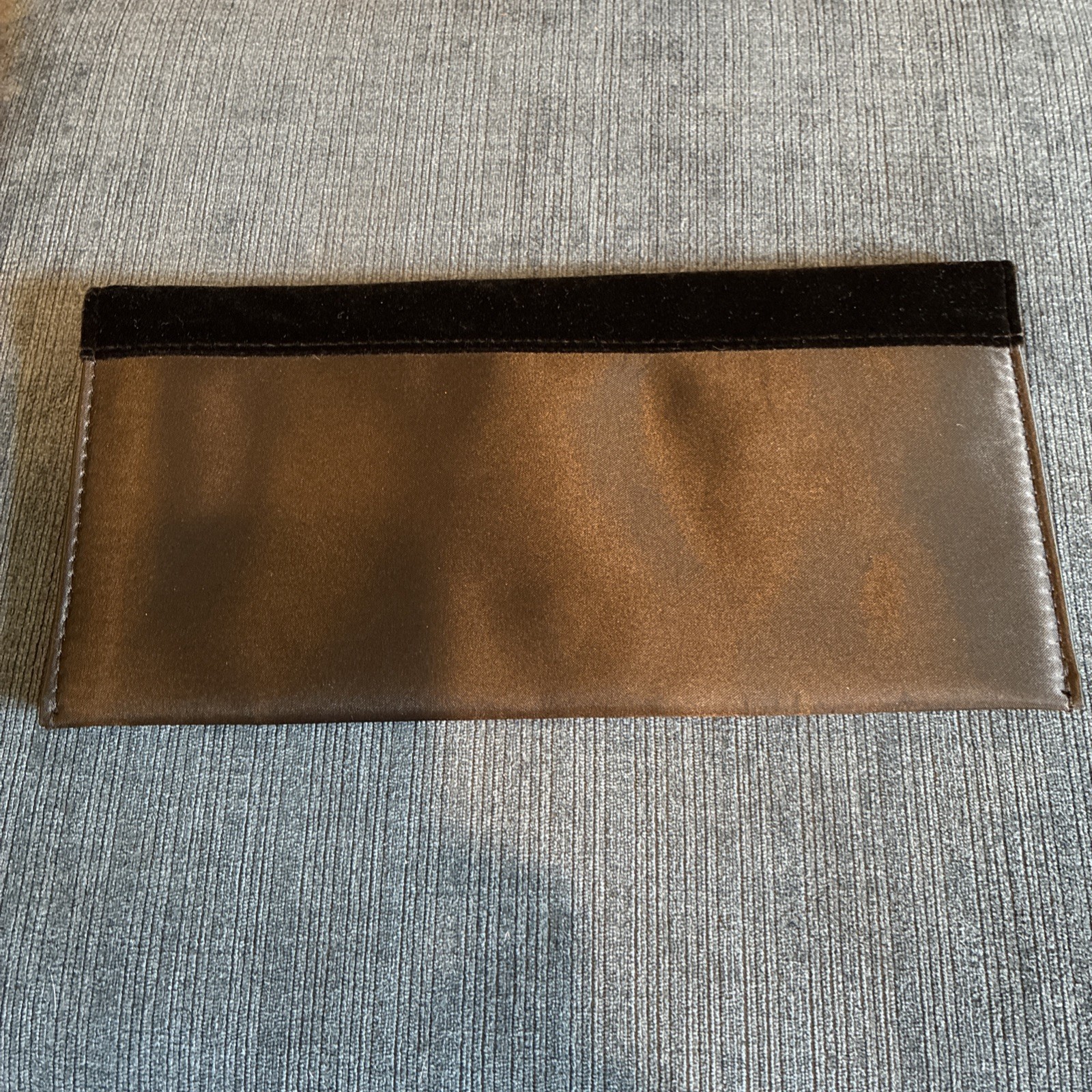 Borsa da sera YVES SAINT LAURENT Parfums YSL nera velluto raso pochette cosmetica