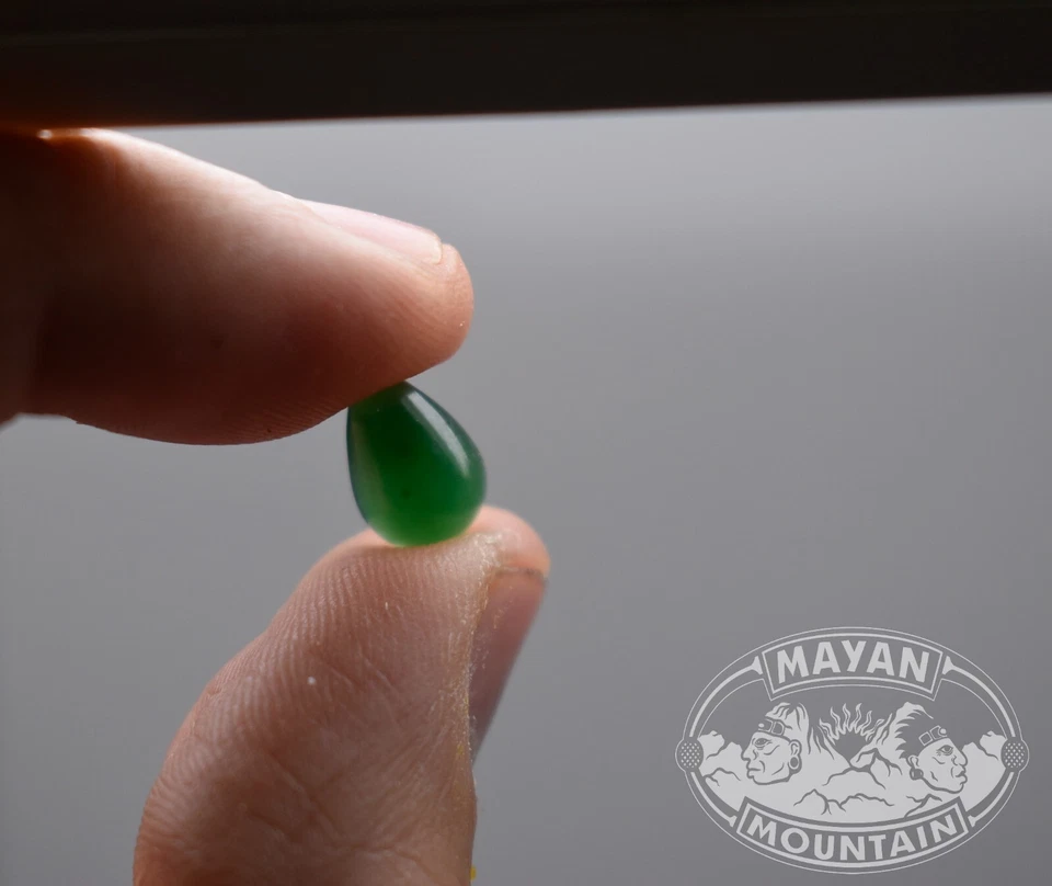 CABUJÓN GOTA LÁGRIMA EN JADE JADEÍTA VERDE IMPERIAL GUATEMALTECO NATURAL SIN TRATAR Foto 4 de 4