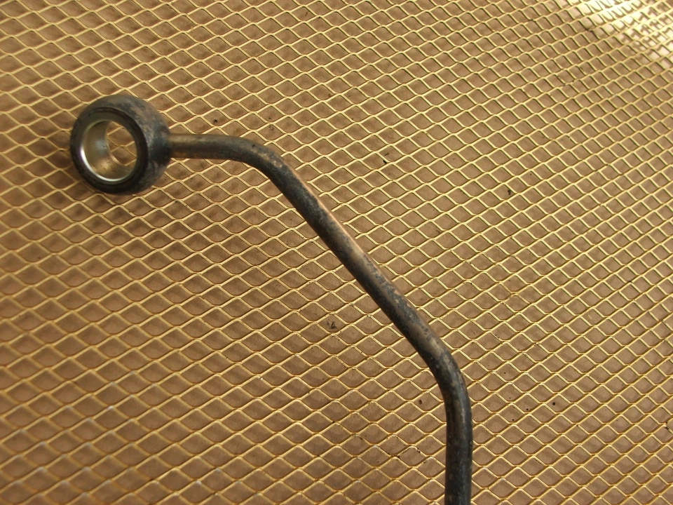 Шланг трубы подачи масла головки блока цилиндров двигателя Triumph speed four TT600 - Изображение 3 из 3