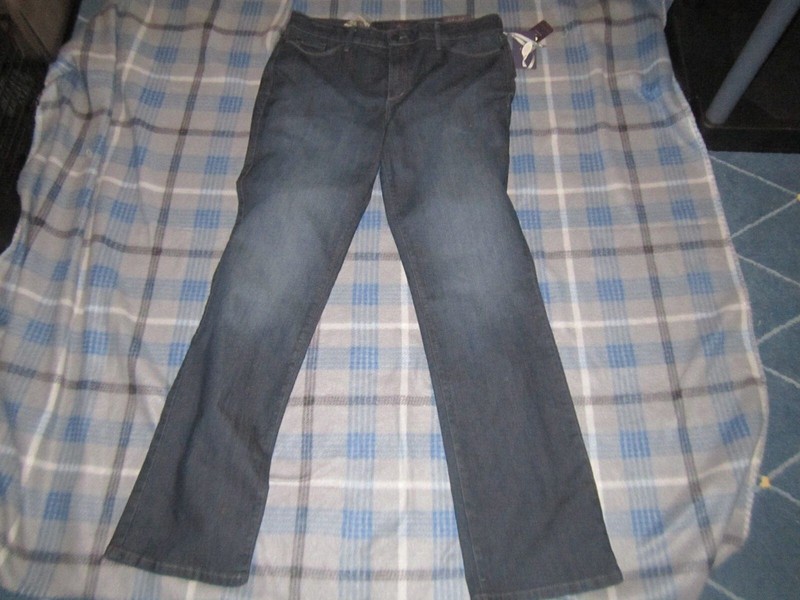 NYDJ Straight legged Blue jeans Black beaded work on back pockets Size14 NWT