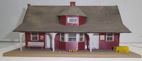 HO Scale Revell Town Station Built-up Used Selling Many HO Scale ...