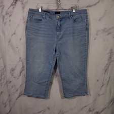 TALBOTS Women's Jeans Pedal Pusher Light Wash Blue Size 18 (WAIST 38") Cropped.