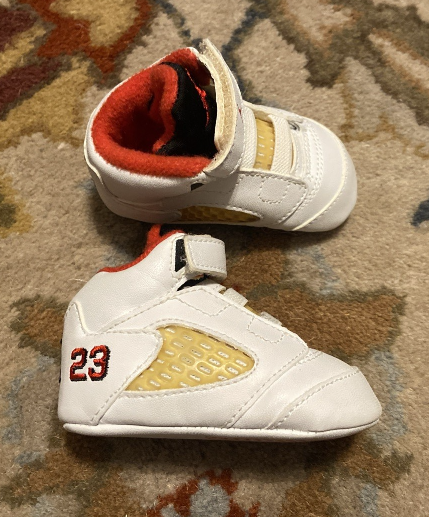 PONY Scarpe culla Nike Air Jordan 5 retrò bianche fondo morbido taglia 1c bambino bambino usate in ottime condizioni