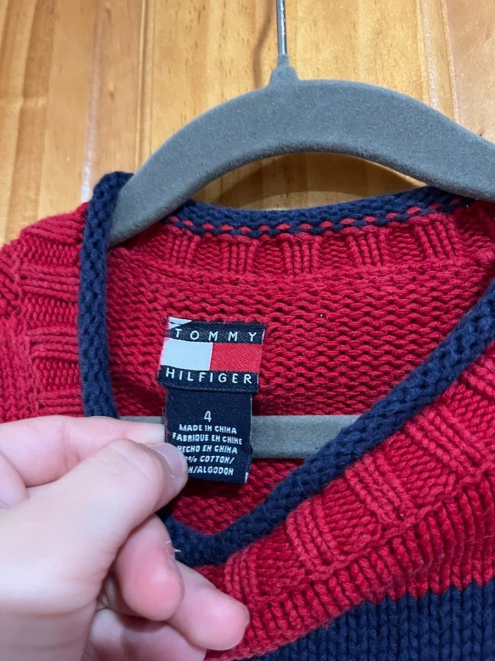 Suéter Bandera Vintage Niñas Pequeñas Tommy Hilfiger Rojo Tejido “Hilfiger Girls” Talla 4 Foto 2 de 3