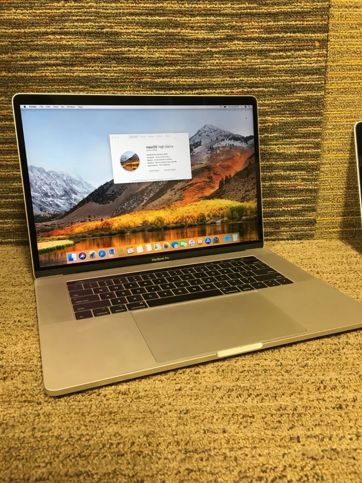 Apple MacBook Pro A1707 Intel Core i7-6920HQ@2.90GHz,16GB ram 2TB Nvme )  . - Image 3 of 4