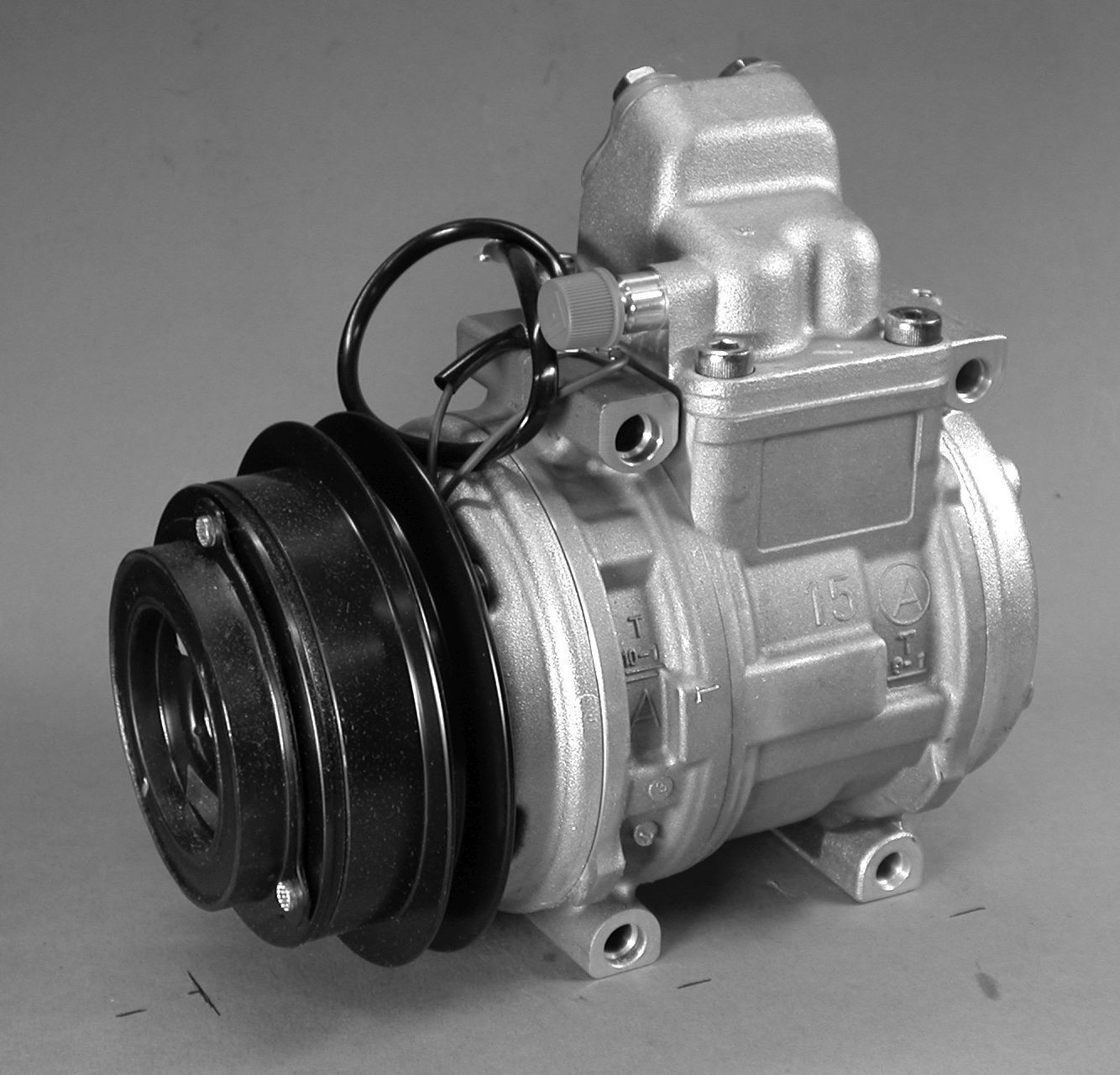 Denso Dcp28004 Air Conditioning Compressor - Image 4