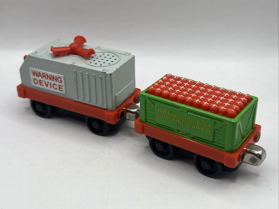 Thomas & Friends Take N Play Along Diecast Train BLASTING CAP & FOG CAR Sounds - Image 2 of 4