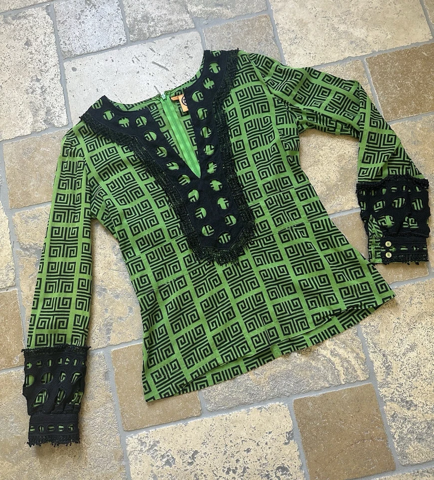 令人惊叹! 海军蓝绿色 Tory Burch 钩针花边几何印花束腰上衣,尺寸 4