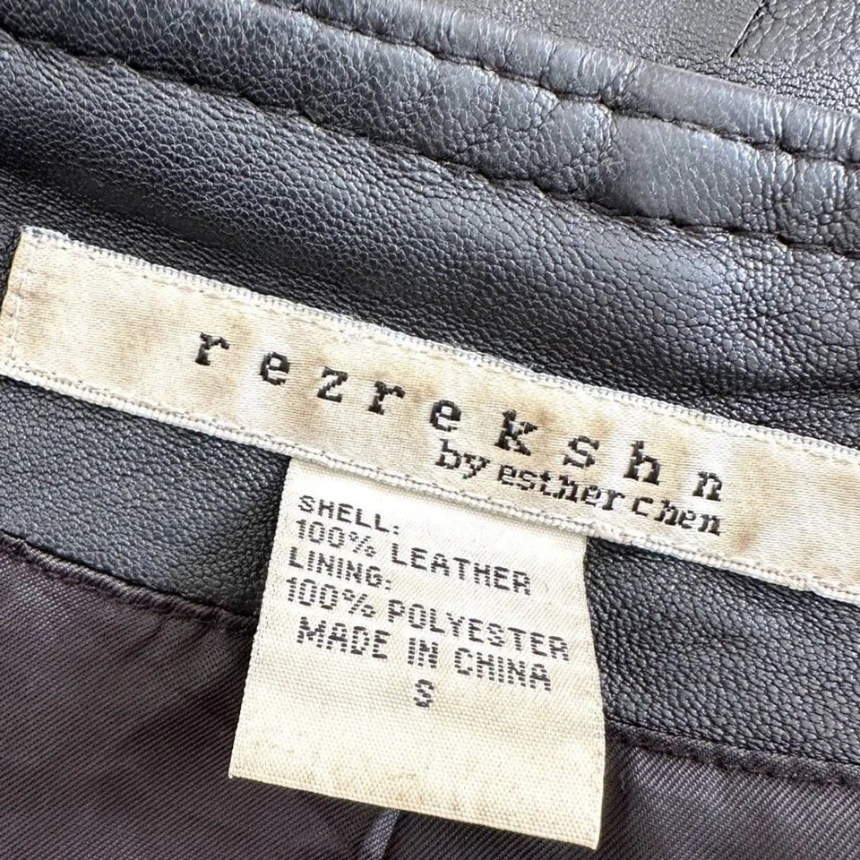 Chaqueta de motociclista de cuero negra pequeña vintage Rezrekshn by Esther Chen para mujer Foto 3 de 4