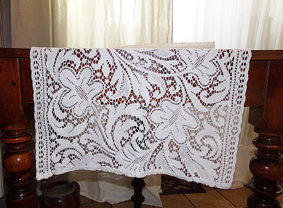 France Vintage - Grand Chemin de table ancien en crochet blanc - Photo 3/4