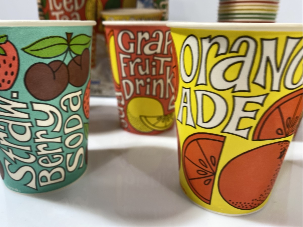 レア！DIXIE　フリントストーン　紙コップ Buthroom Cups Dixie 3 oz Bath Cups Approximately 200 with Pop-Up Counter