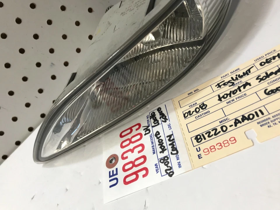 Luz antiniebla del lado izquierdo del conductor Toyota Corolla 2004 2005 2006 2007 2008 OEM  Foto 2 de 4