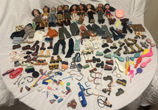 Vtg 2001-2003 Bratz Dolls And Accessories Bar...