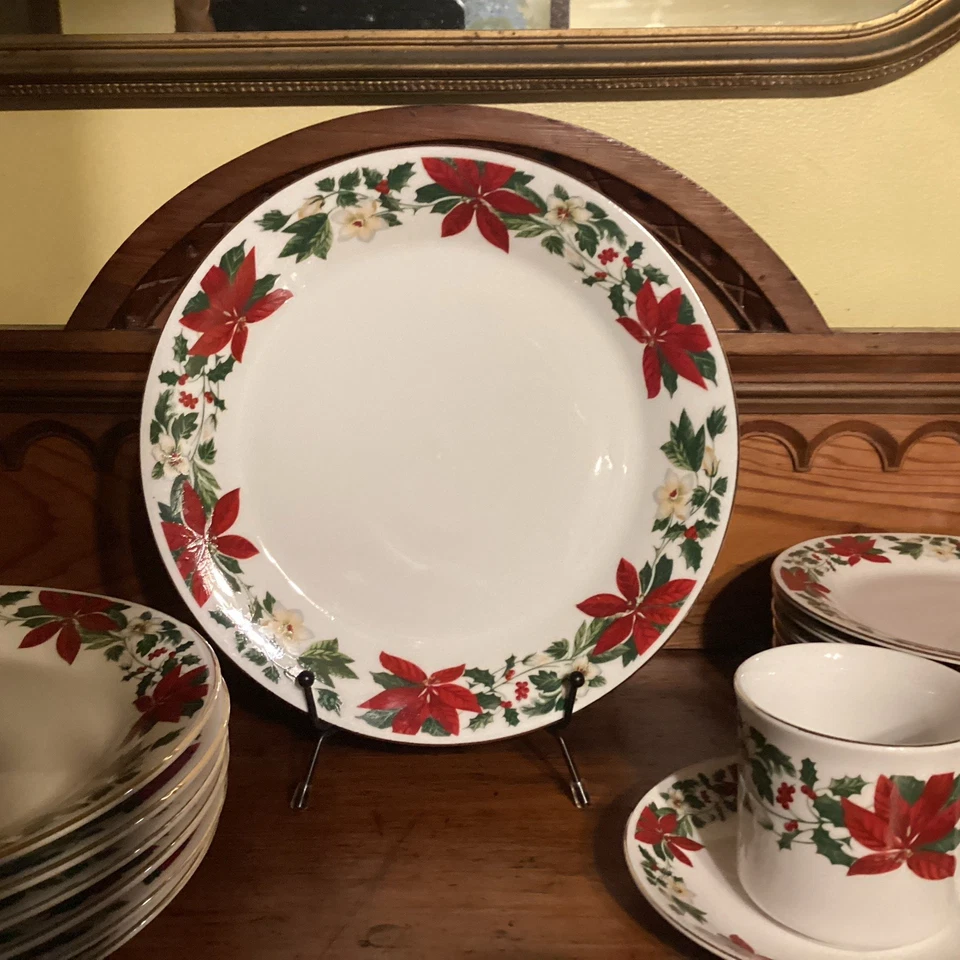SERVICIO DE VAJILLA NAVIDEÑA VINTAGE GIBSON POINSETTIA PARA 8 Foto 3 de 4