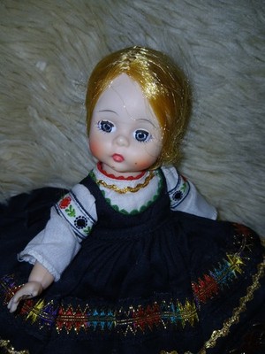 Madame Alexander Doll Finland 561 Girl Friends From Foreign 