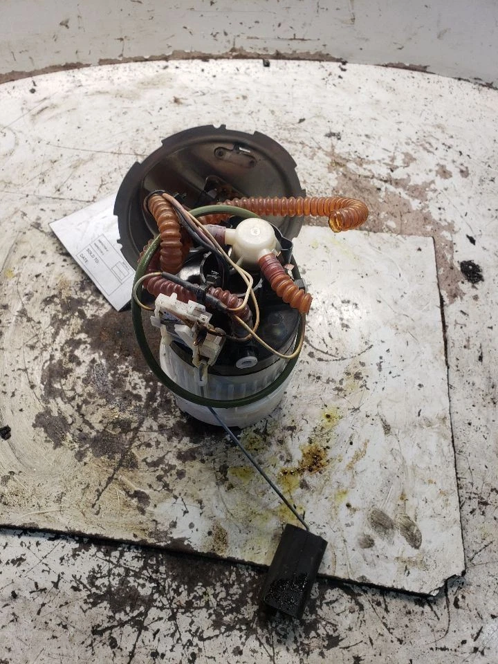 Conjunto de bomba de combustible montado en tanque mercado de EE. UU. se adapta 04-09 MAZDA 3 1328466 Foto 2 de 4