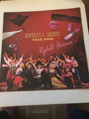 Geschichte von Fett PLUS Rydell High Jahrbuch - Rydell Forever. 2 Prospekte.