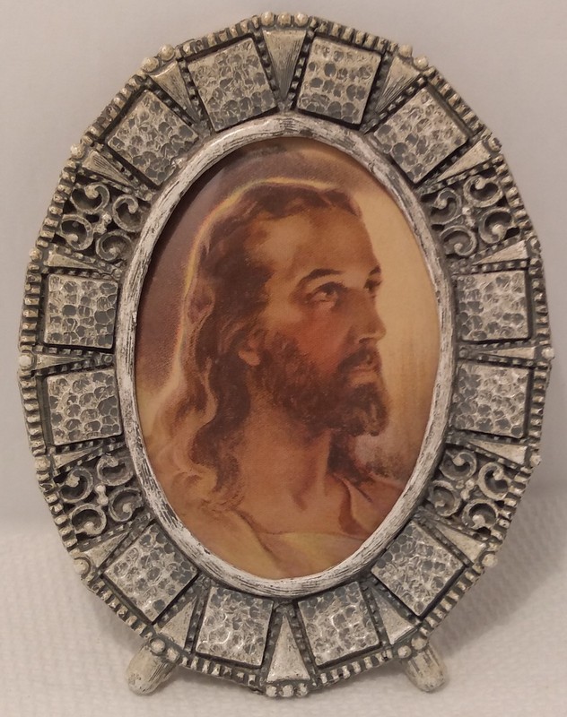 ~4 Inch Vtg Jesus Picture - Resin/Ceramic(?) Oval Frame - Self Standing - #2605