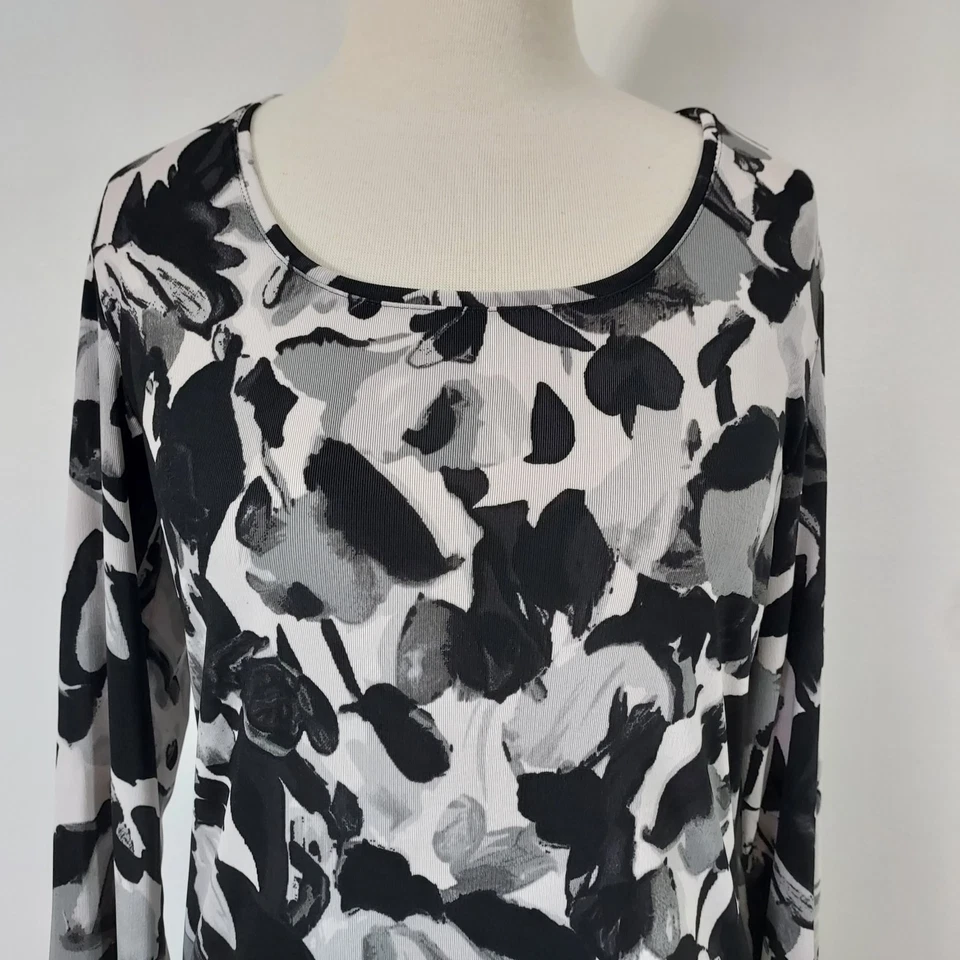 Easy Wear by Chico's Top Shirt Blouse Womens Size 1 ( M ) Black White Watercolor - Image 3 of 4