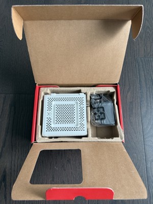 ARRIS SURFboard SB8200 DOCSIS 3.1 10 Gbps Cable Modem