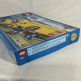 LEGO CITY: LEGO Truck (3221) 278 Pieces, Small crease in box. 