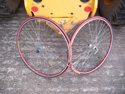 NOS Shimano RSX Small Flange Naben eingebaut in Mavic MA3 rot Felgen Laufradsatz 700c
