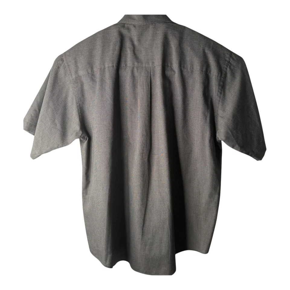 Van Heusen Wrinkle /Stain free Short Sleeve Button up Point Collar/Pocket - Image 3 of 4