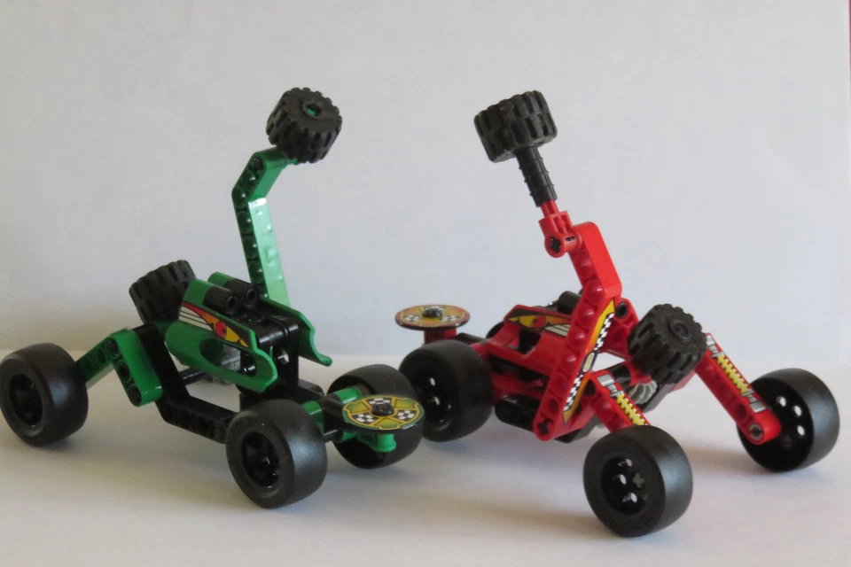LEGO Technic 8241 Battle Cars, photo 2 sur 5