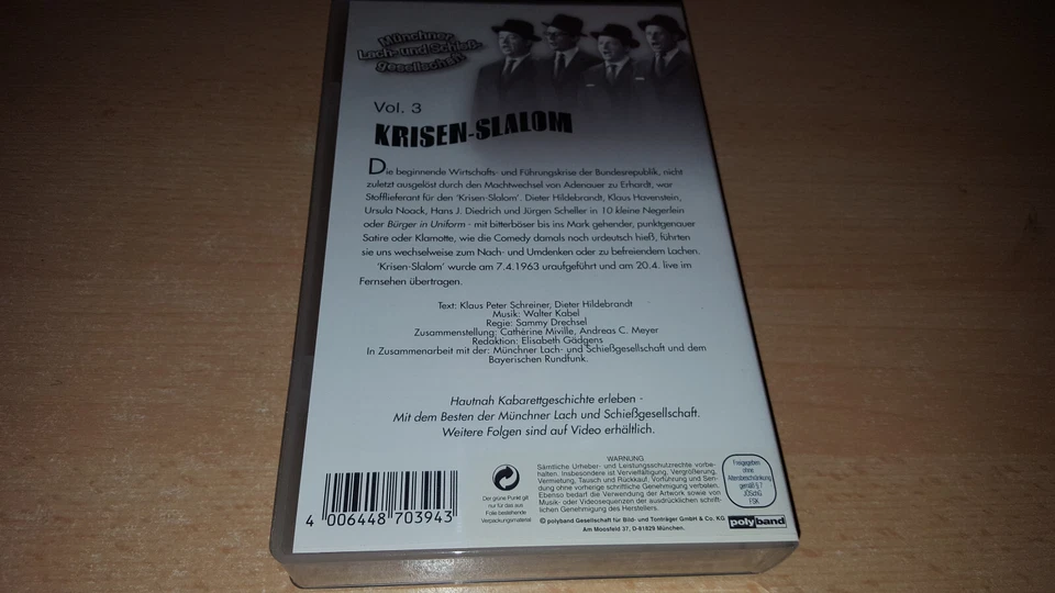 Münchner Lach und Schießgesellschaft - Krisen Slalom - incl. 3 Postkarten - VHS - Bild 2 von 2