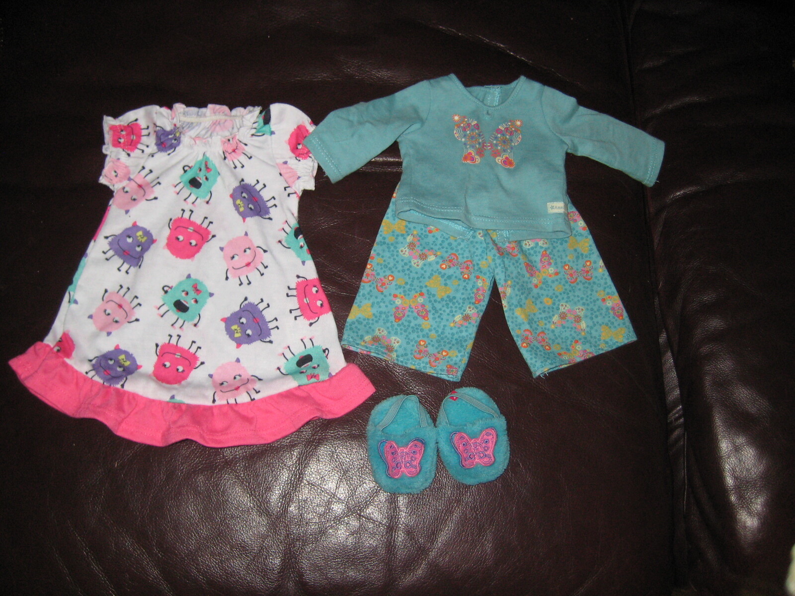 SAOLA BAMBOLA RAGAZZA AMERICANA FARFALLA PIGIAMA E CAMICIA DA NOTTE PANTOFOLE SOLO VESTITO