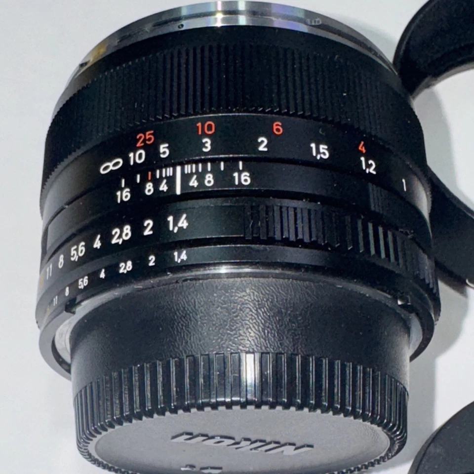 Carl Zeiss Planar 50 毫米 f/1.4 ZF T* 适用于尼康 带罩和 Hoya UV(c) 过滤器 — 第 3/4 张图片