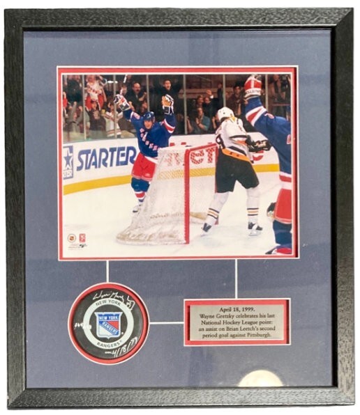 Wayne Gretzky Autographed Signed AUTO PUCK DISPLAY NY RANGERS HOCKEY WGA LE + UDA HOLO 