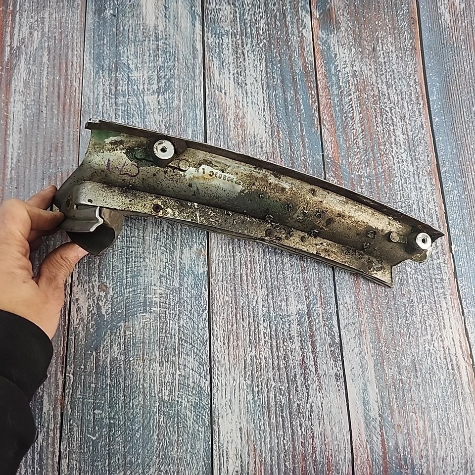 Parachoques exterior trasero Lincoln C8LB65290B03C para 1969-1971 Mark III LH moldura cromada OE Foto 3 de 4